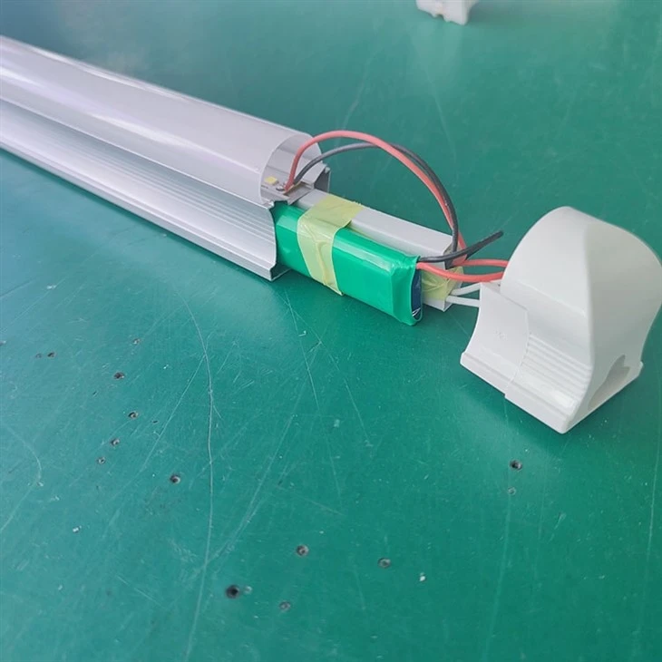 Rechargeable T8 Tube Light