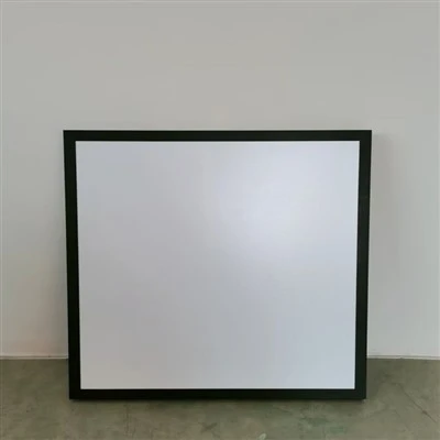 Płaski panel LED z czarną ramką