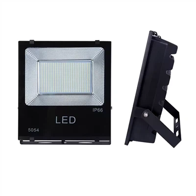 Czarna obudowa reflektora LED